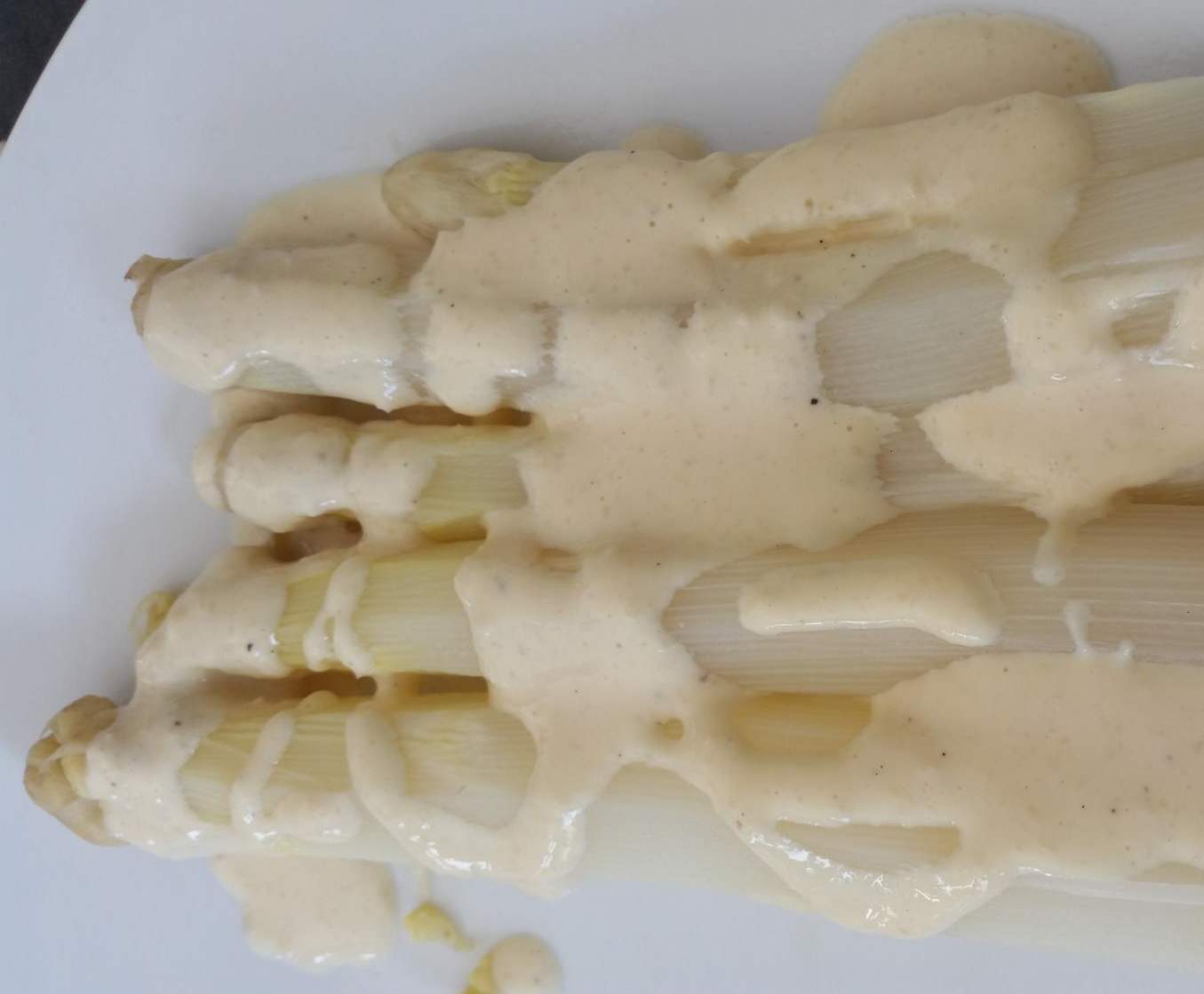 Asperges chaudes aux amandes et au parmesan