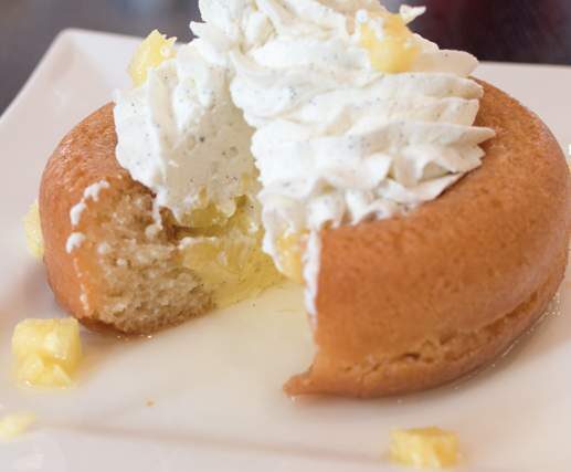 Baba de mon enfance. Sirop caramel, rhum, citron