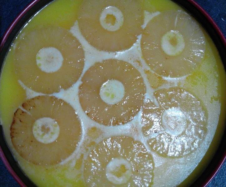 Bavarois à l'Ananas et ses tranches roties, caramélisées et déglacées au rhum