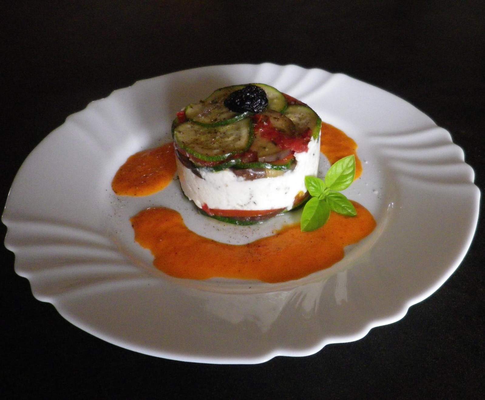Bavarois de chèvre aux légumes d'été et son coulis de poivron