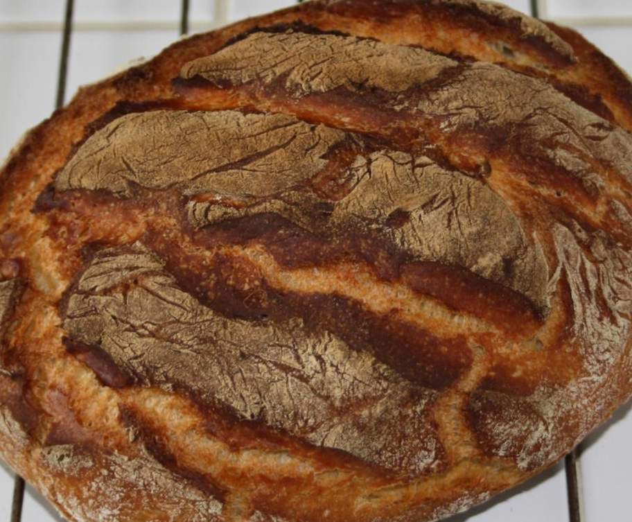 BOULE DE PAIN AU LEVAIN FAIT MAISON CUIT EN COCOTTE