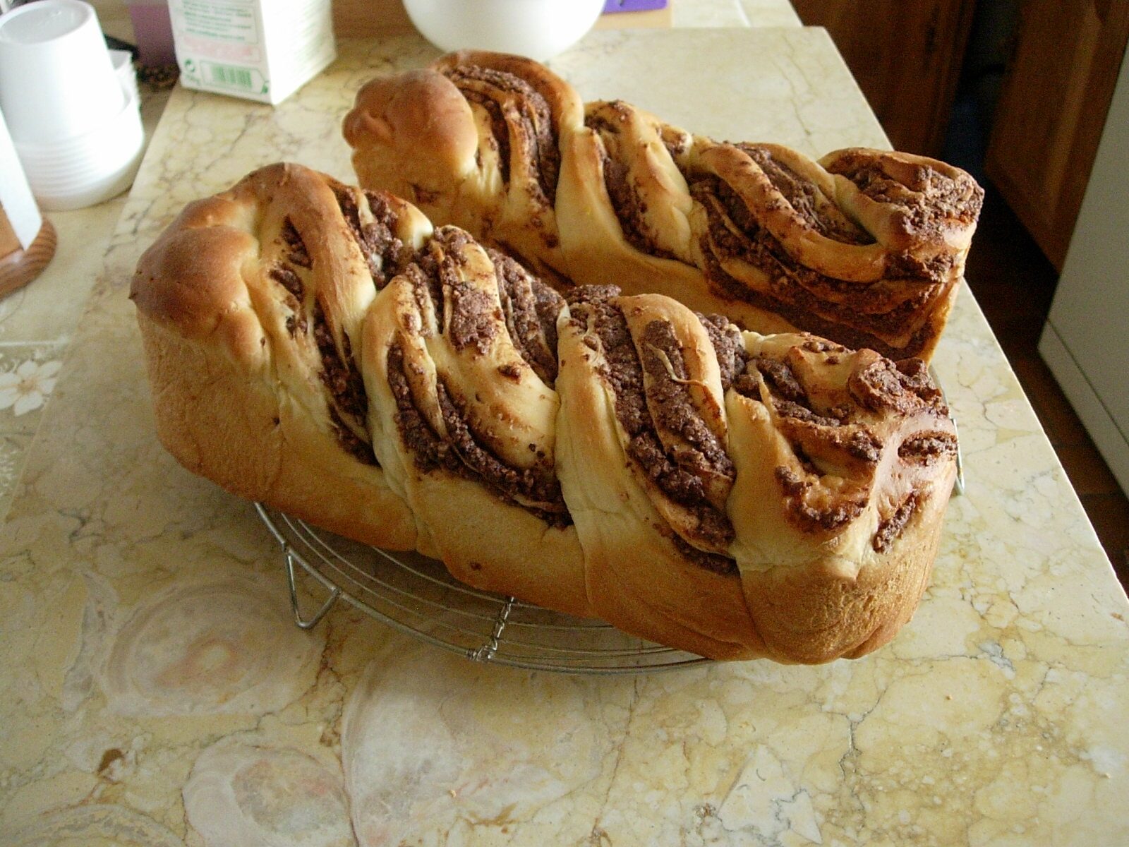 Brioche tressée aux noisettes