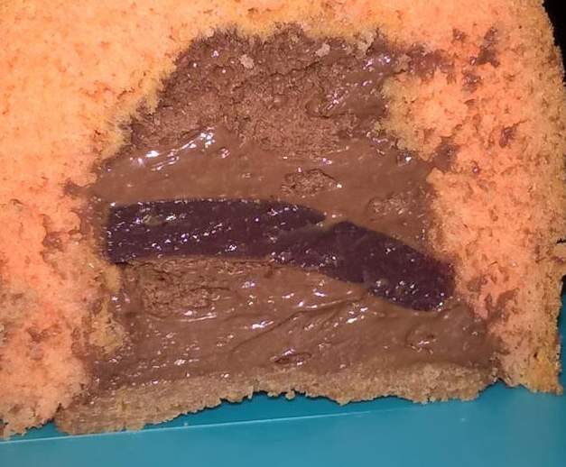 buche mousse au chocolat/insert fraise/ base speculoos