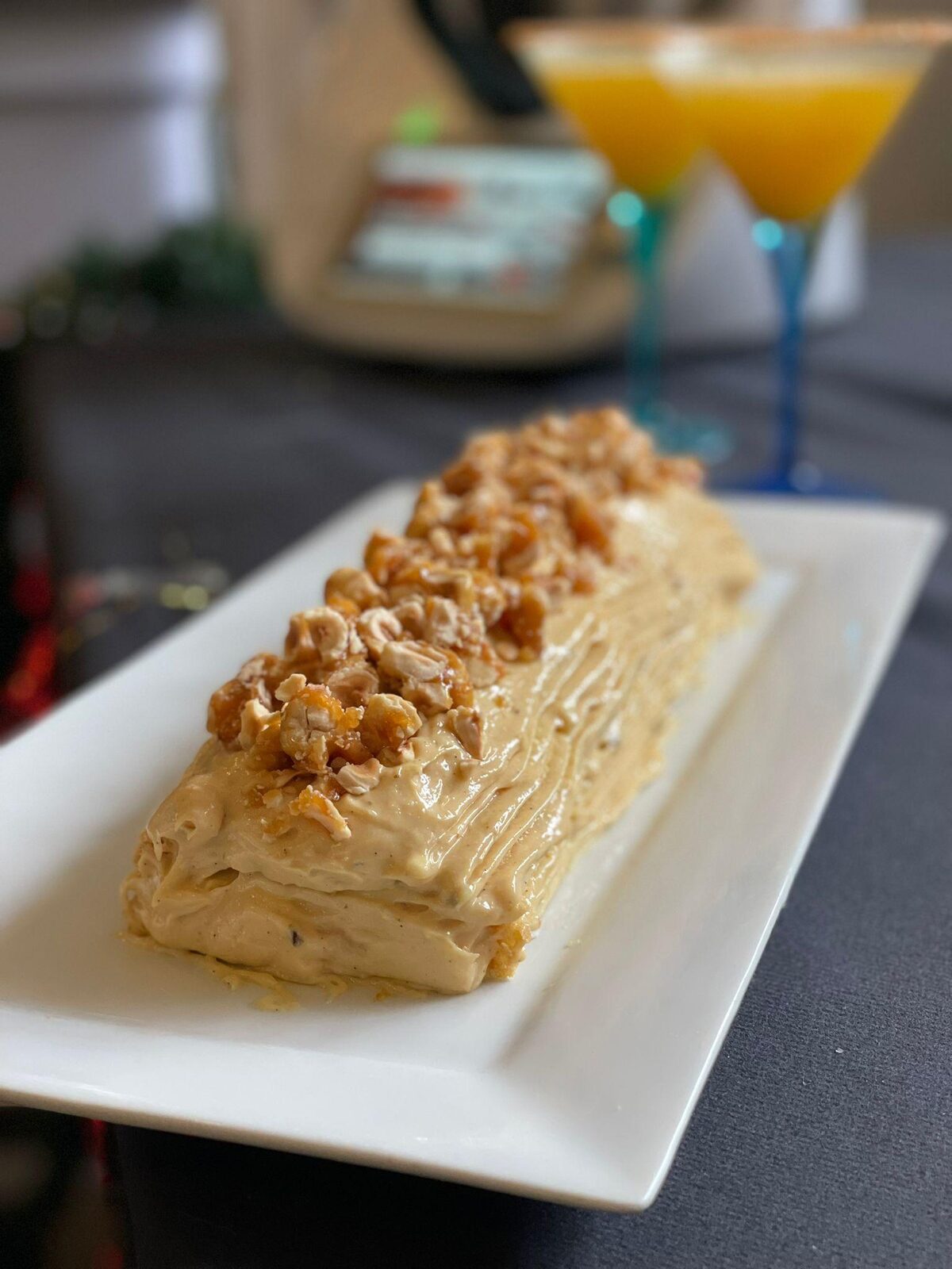 BUCHE PRALINEE AUX ECLATS DE NOISETTES CARAMELISEES