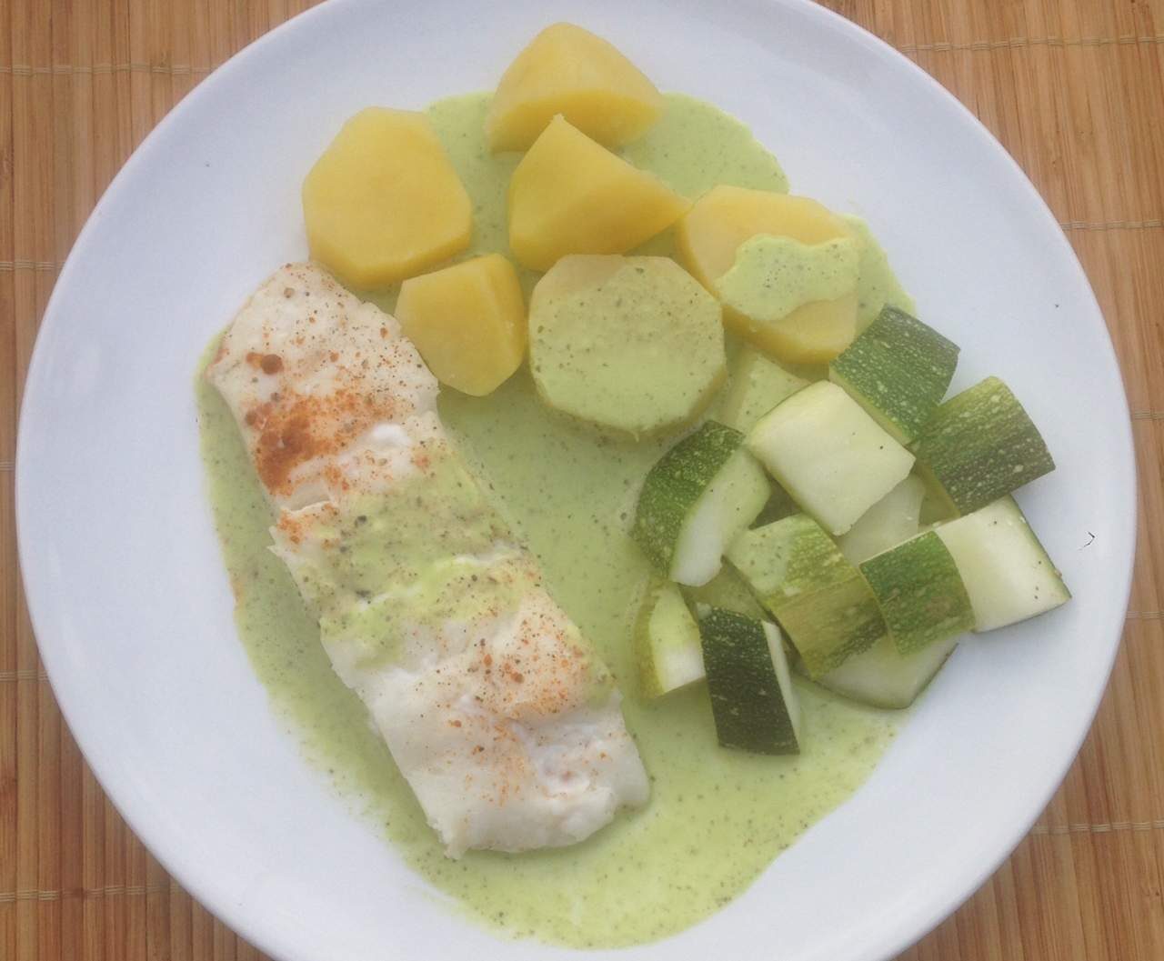 Cabillaud aux courgettes à la sauce basilic