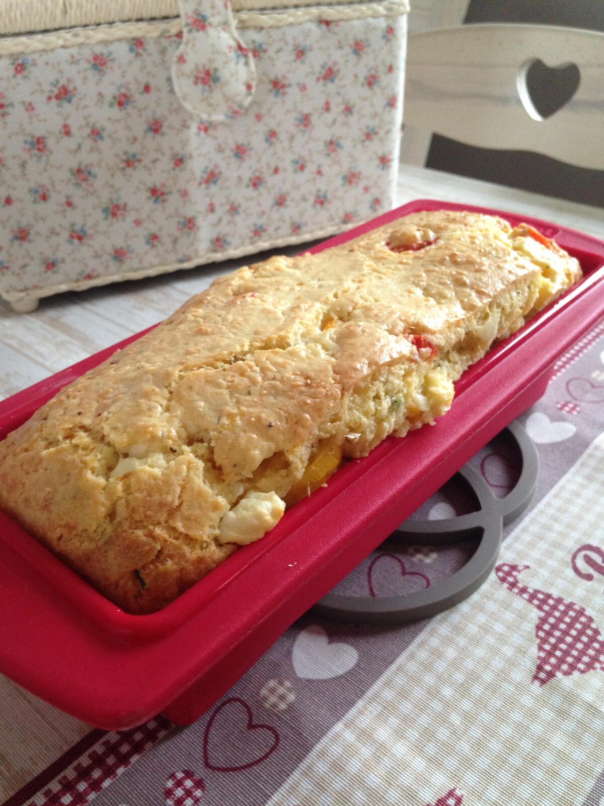 Cake à la feta et aux tomates cerises