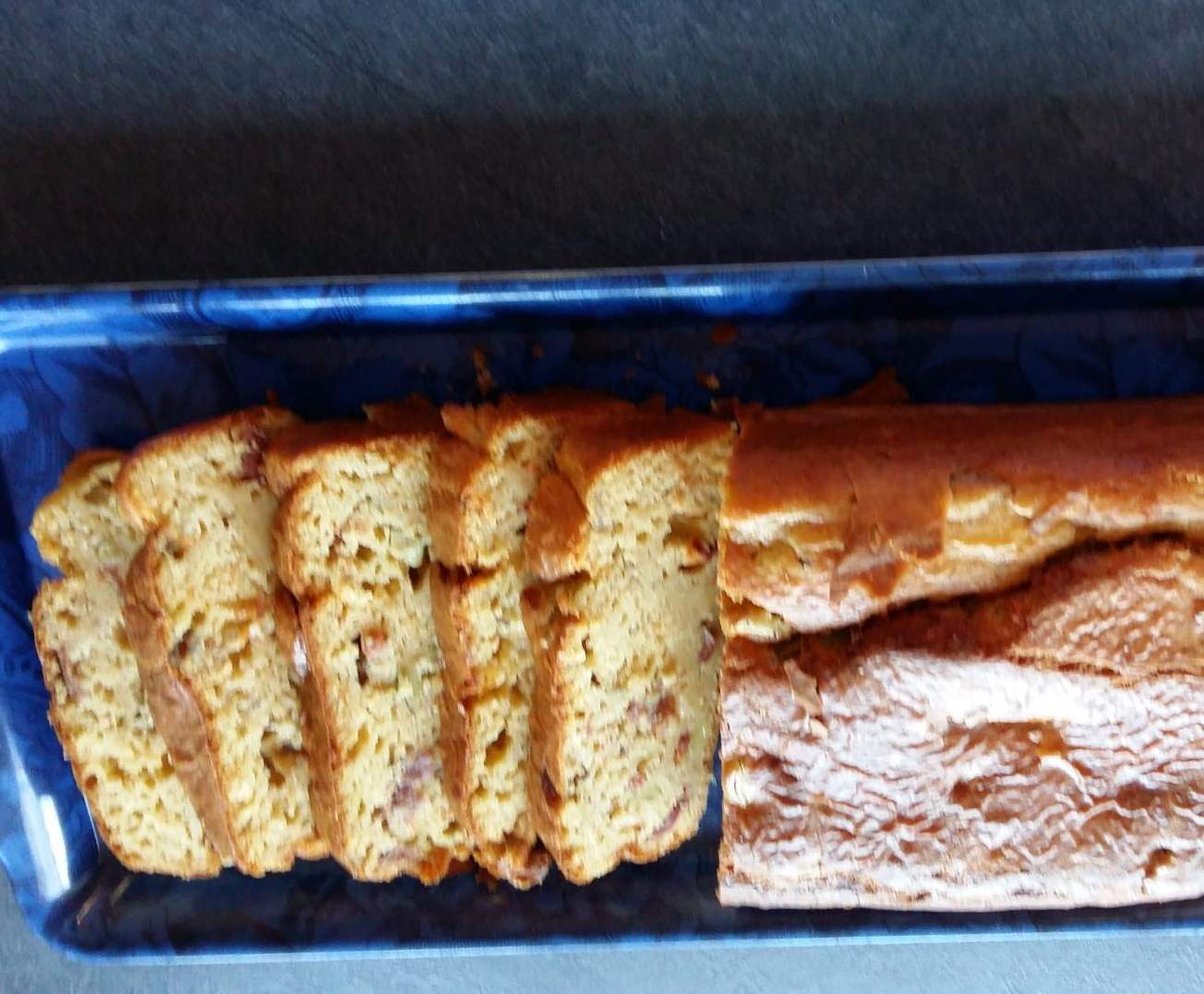 CAKE ANCHOIS,TOMATES ET OLIVES