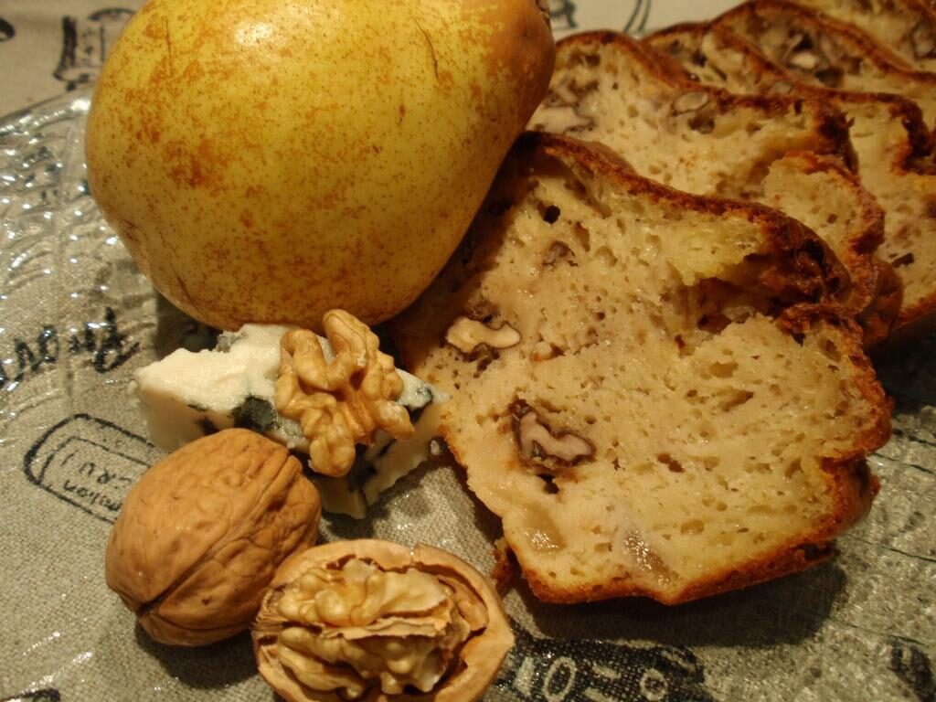 Cake au fromage de brebis, poires et aux noix