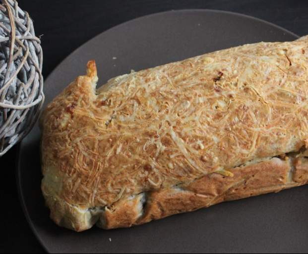 Cake chèvre, noix et raisins secs