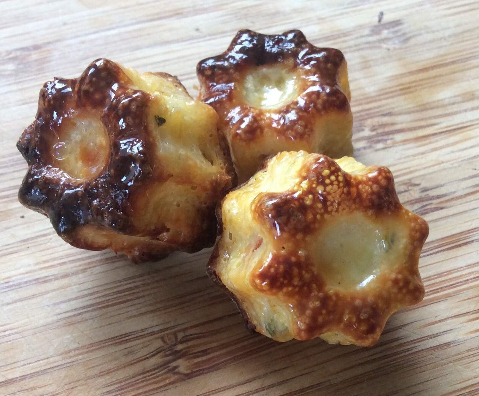 Cannelés courgette, chorizo, Comté