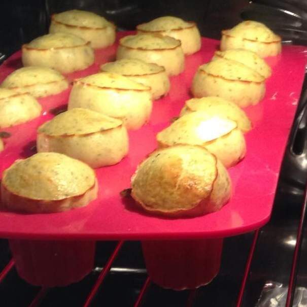 Cannelés salés au pesto de basilic