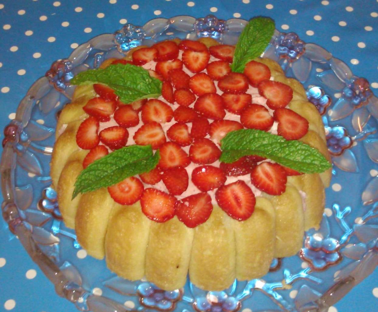 Charlotte à la mousse de fraises