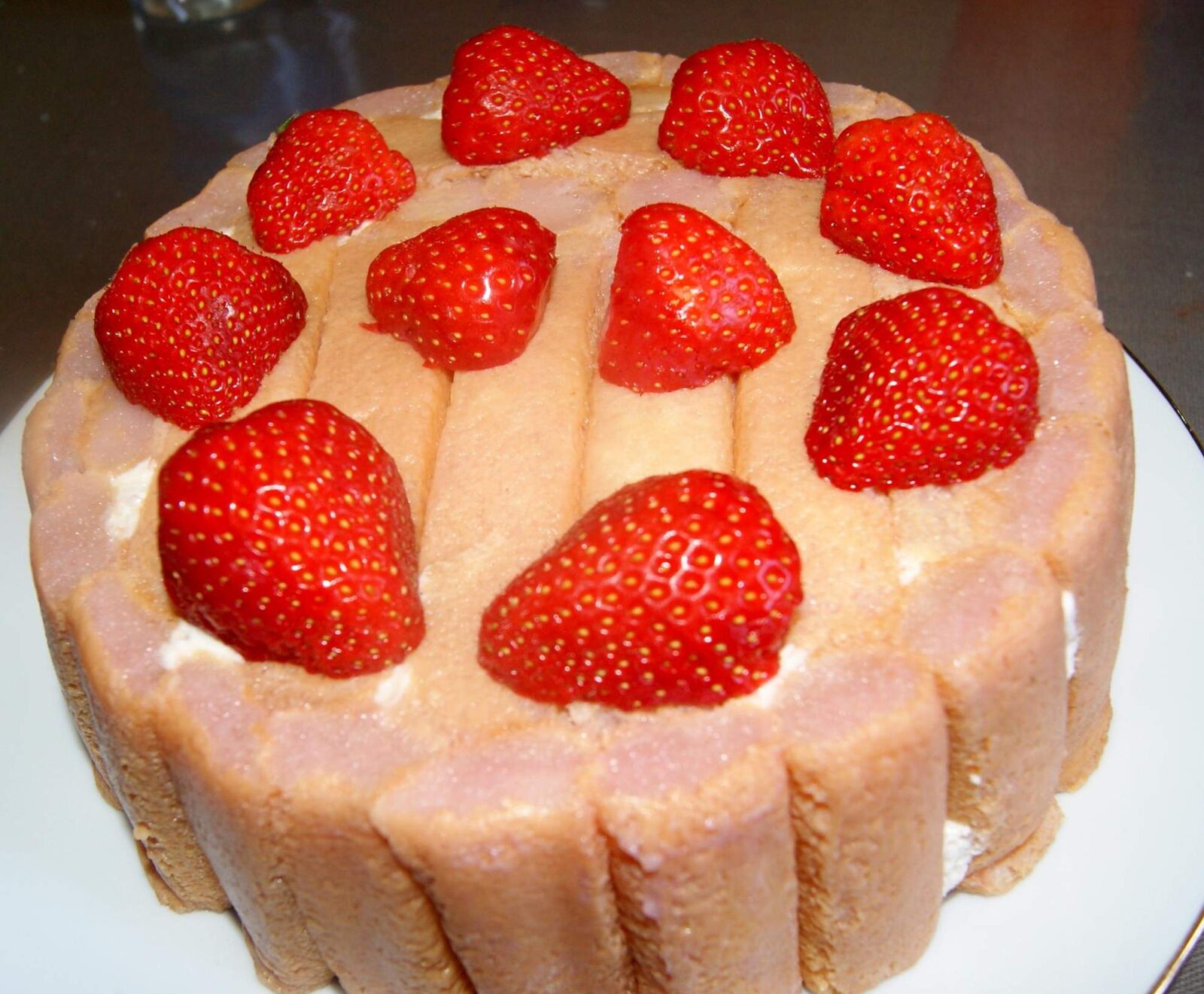 CHARLOTTE AUX FRAISES A LA MOUSSE DE MASCARPONE