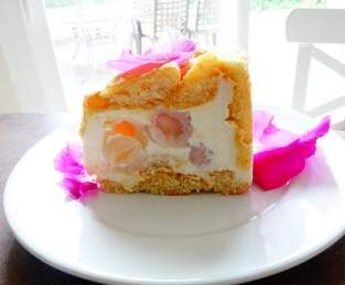 Charlotte aux litchis et à la rose