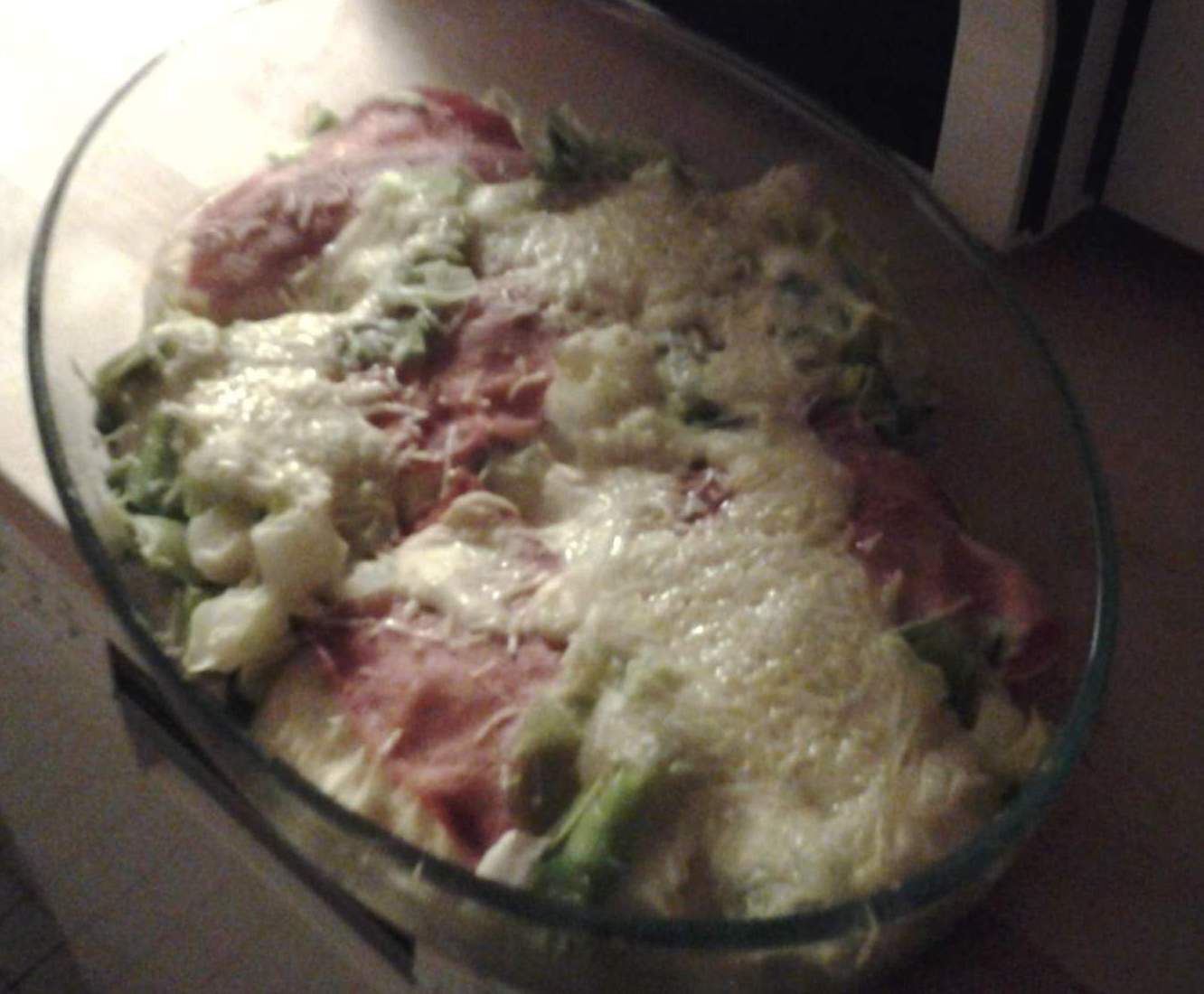 Chaussons jambons, poireaux, béchamel et fromage râpé