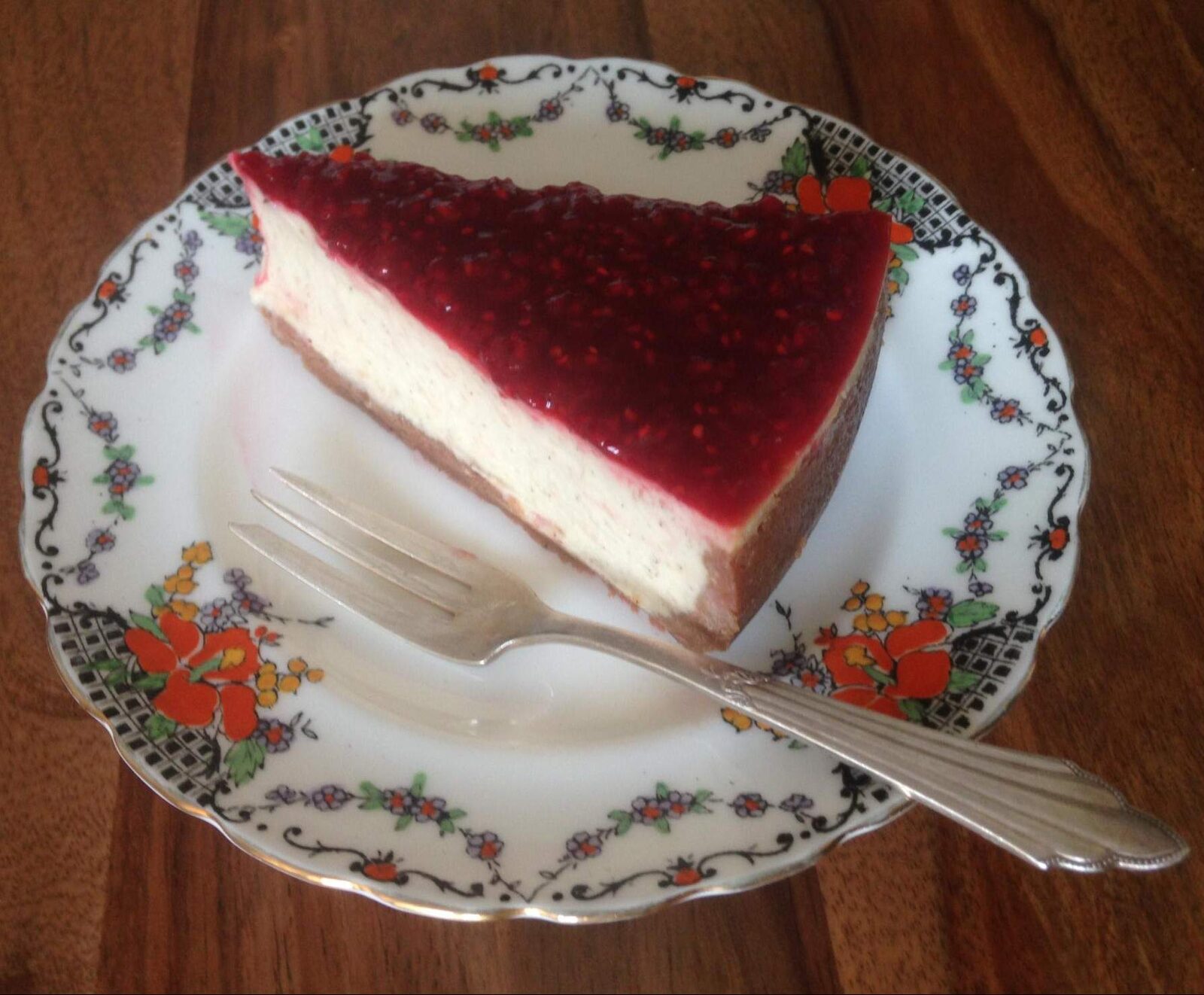 Cheesecake a la banane ( avec coulis de framboise)