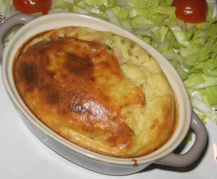 Clafoutis au thon, tomates, câpres et curry