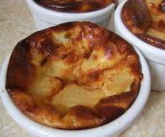 Clafoutis aux poires et éclats de Carambar