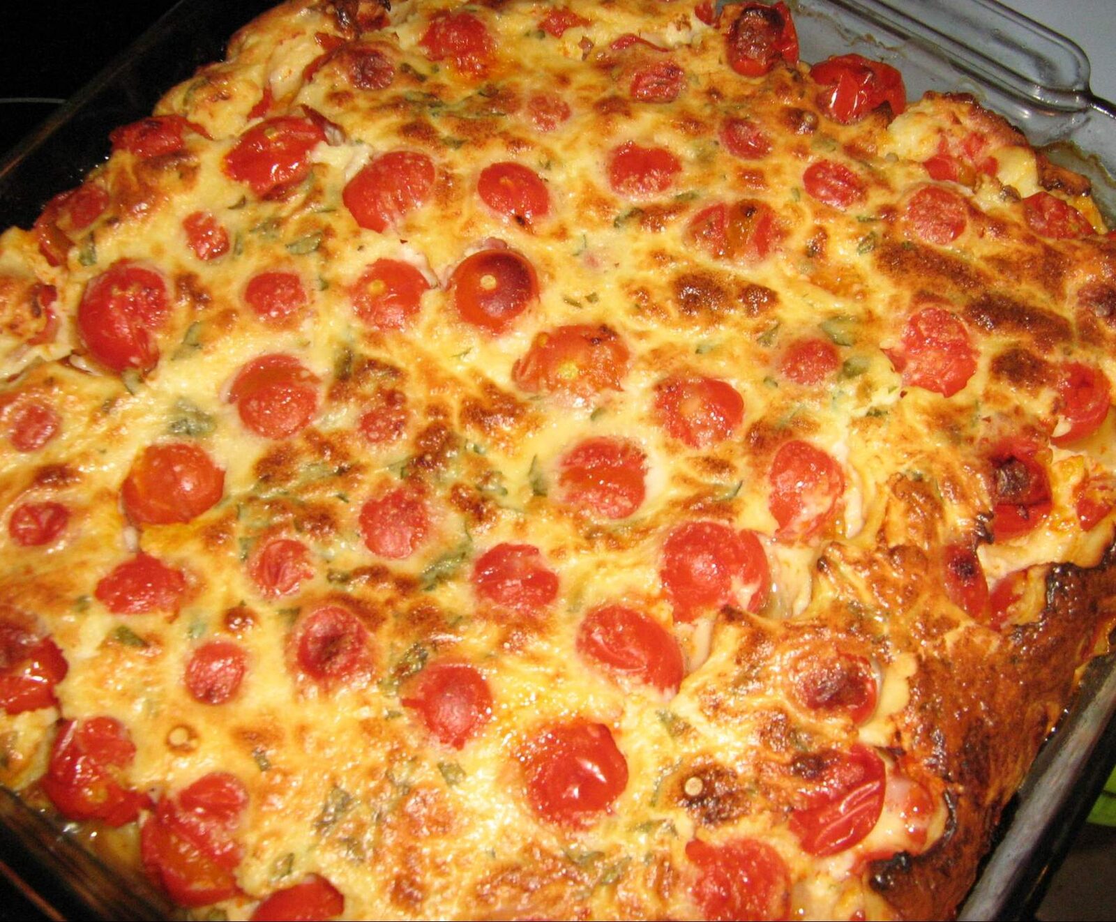 Clafoutis de tomates cerises , basilic et parmesan