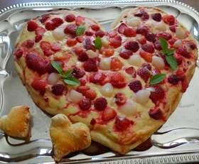 Coeur de pizza aux fruits rouges et basilic