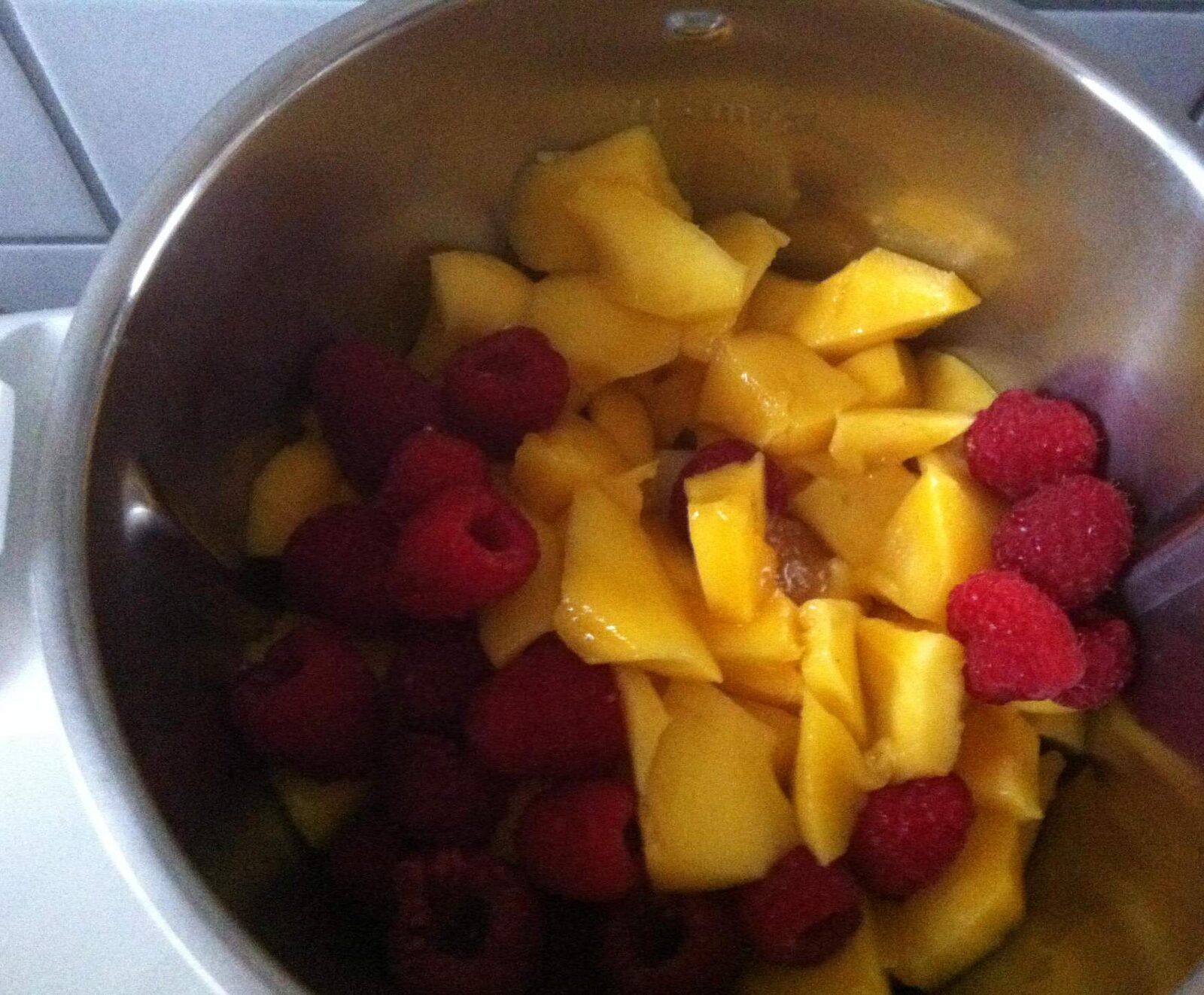 Compote pommes mangue framboises