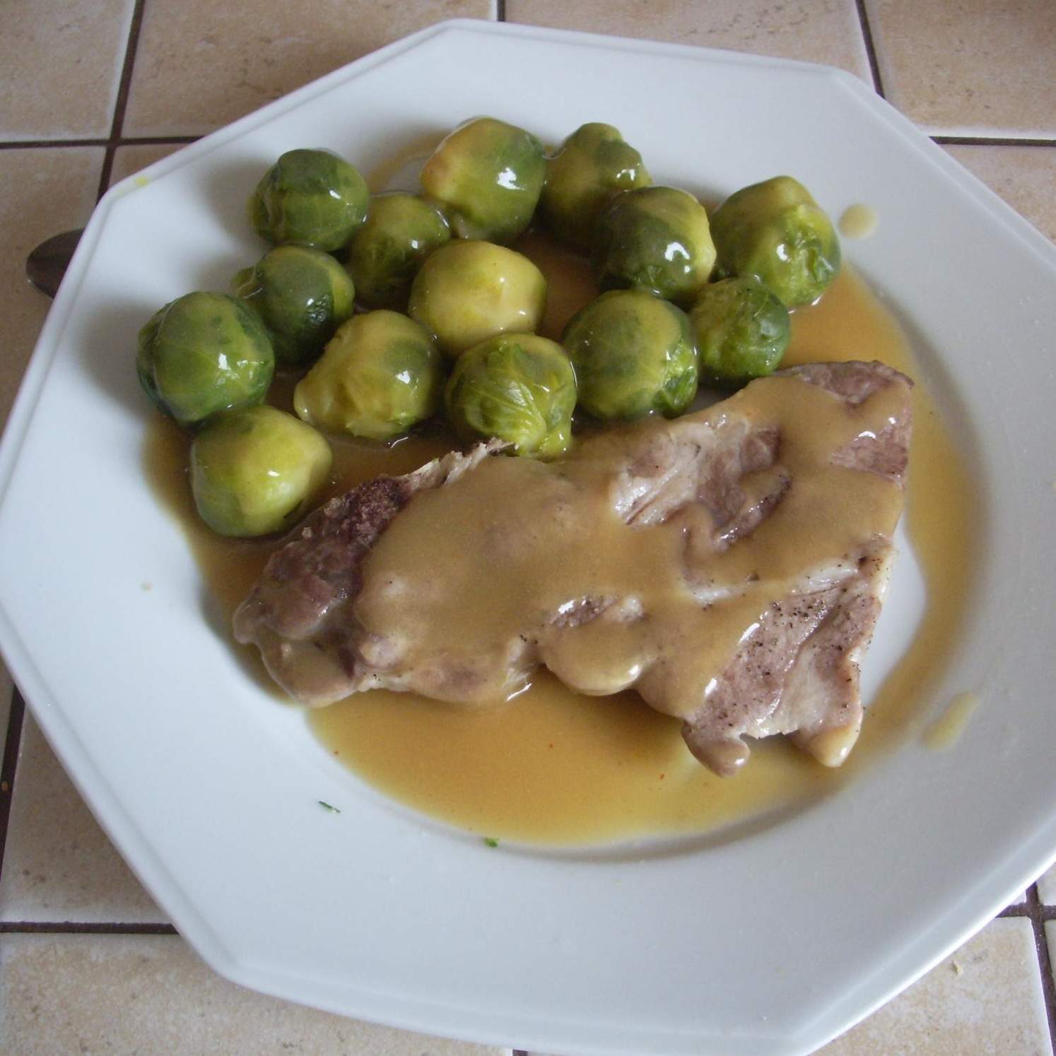 Côte de porc et choux de Bruxelles