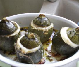 Courgettes Farcies auChèvre Frais, Oignons Confits et Pignons de Pins