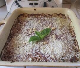 Crumble de courgettes au pesto et parmesan