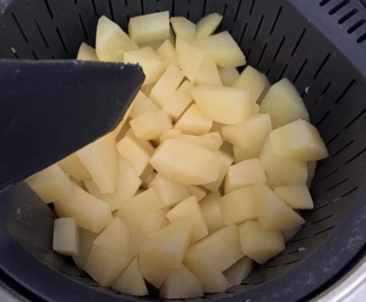 Cuisson de pomme de terre à l'eau