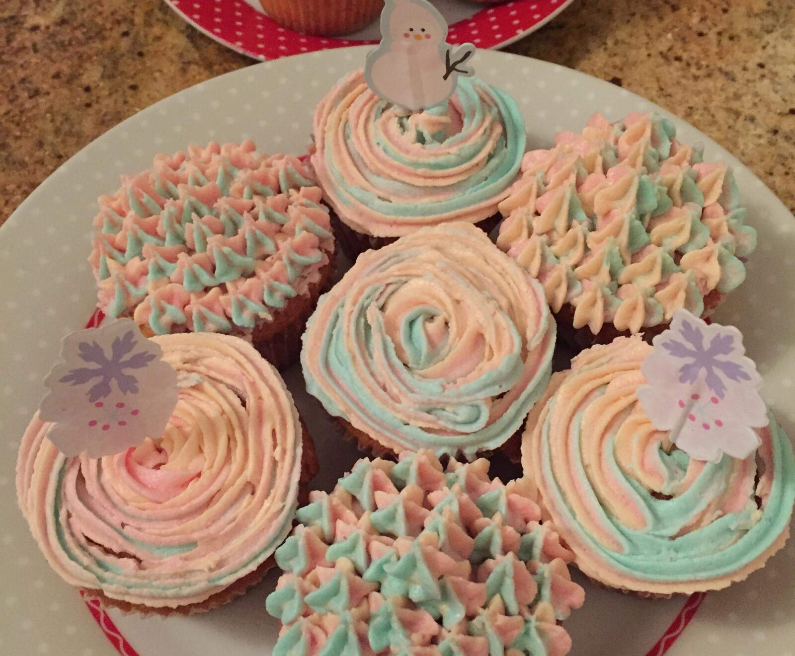 Cupcakes vanille et glaçage multicolore