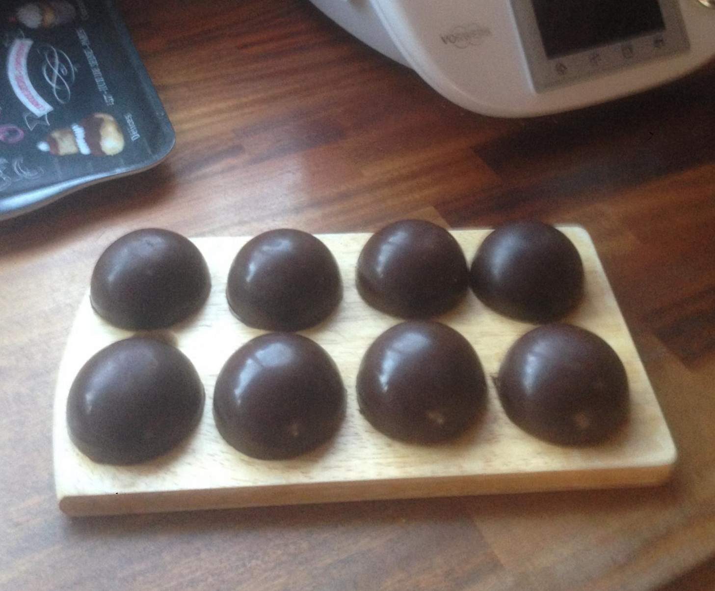 Domes chocolat, caramel beurre salé et biscuit