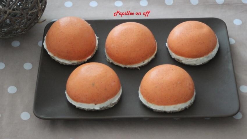 Dômes de mousse de poivrons et chèvre frais