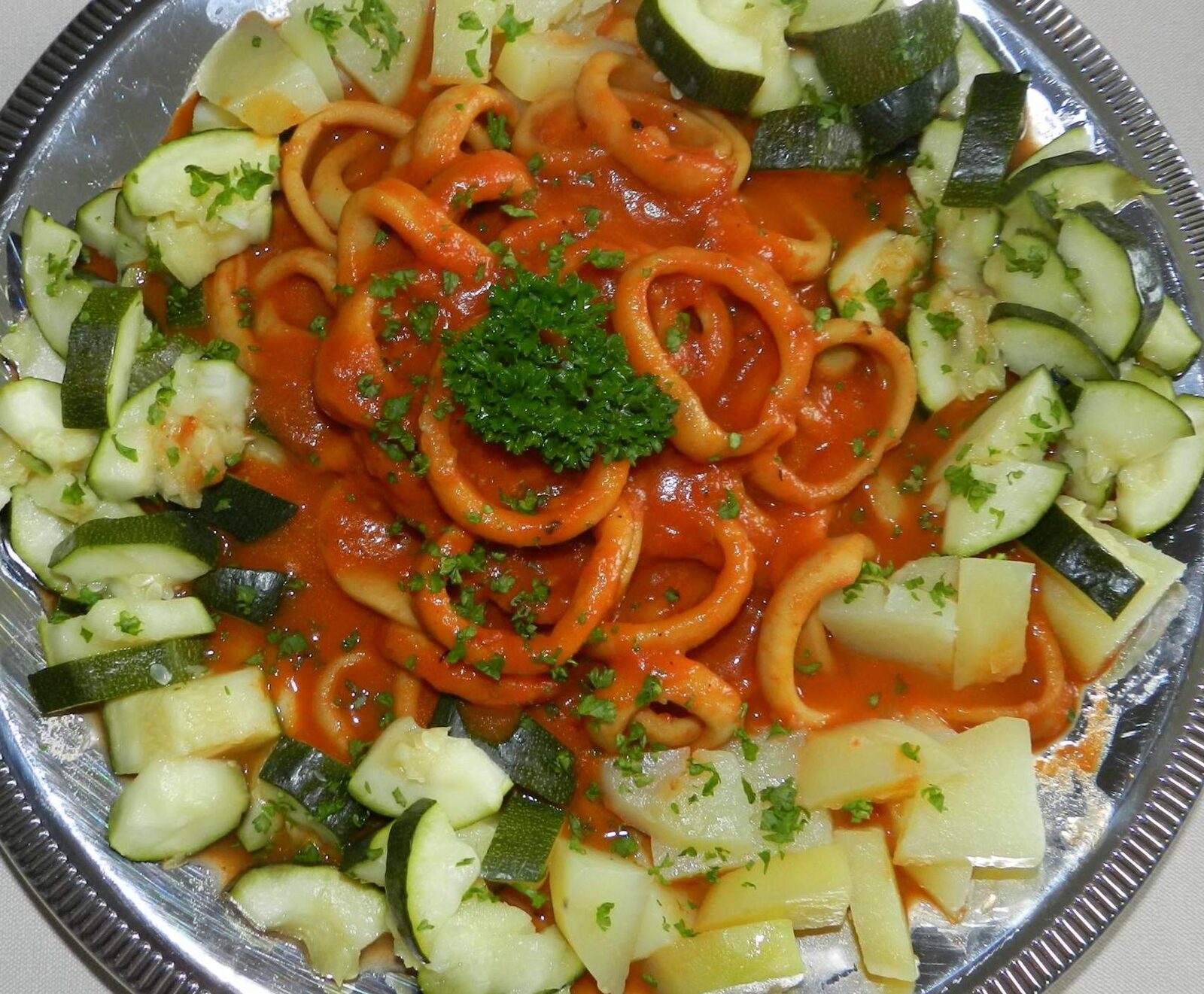 encornet à la tomate et ses légumes vapeur