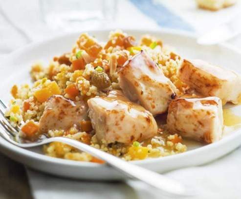 Filet de poulet curry, semoule aux légumes et sa sauce