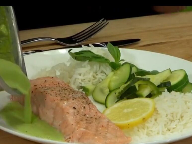 filet de saumon sauce citron et laitue