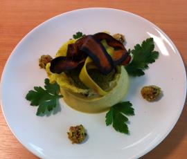 Filet mignon en coque de chou, nuage de topinambours