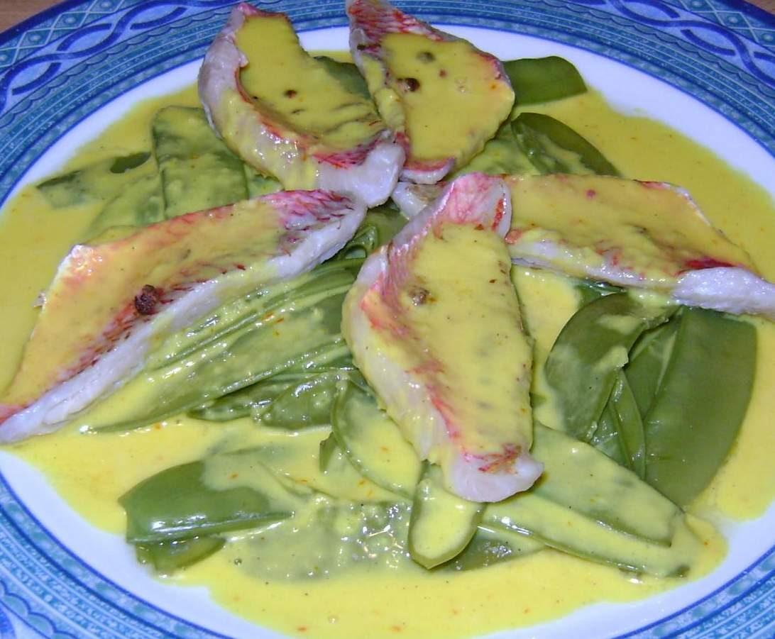filets de rougets, haricots mange-tout, riz sauce safranée