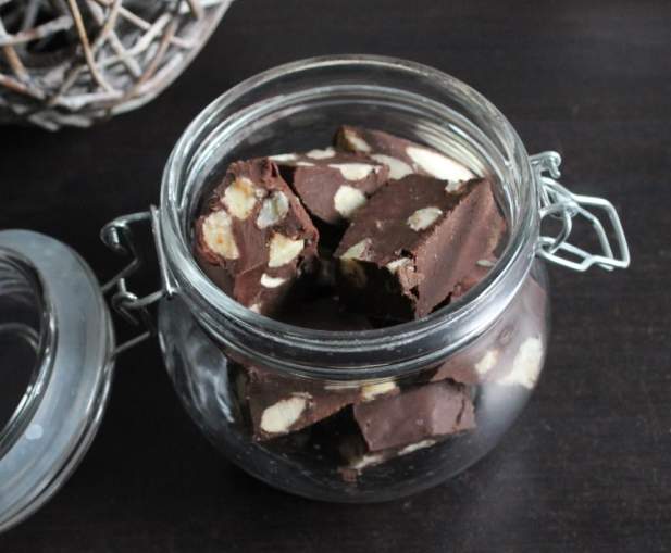 Fudges au chocolat, praliné et amandes