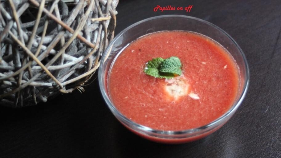 Gaspacho de pastèque au vinaigre balsamique et à la fêta