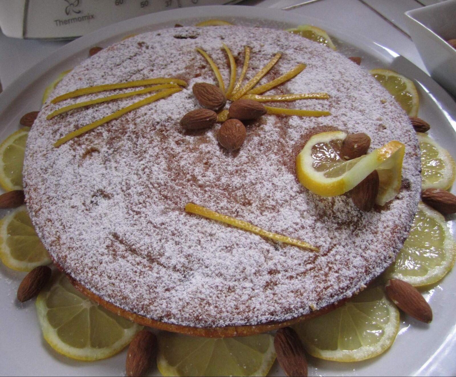 Gâteau citron-amandes et pruneaux ou fruits frais - sans gluten et sans lactose