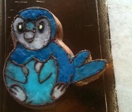 Gâteau d'anniversaire bleu avec Piplup