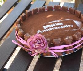 GATEAU D'ANNIVERSAIRE TOUT CHOCOLAT