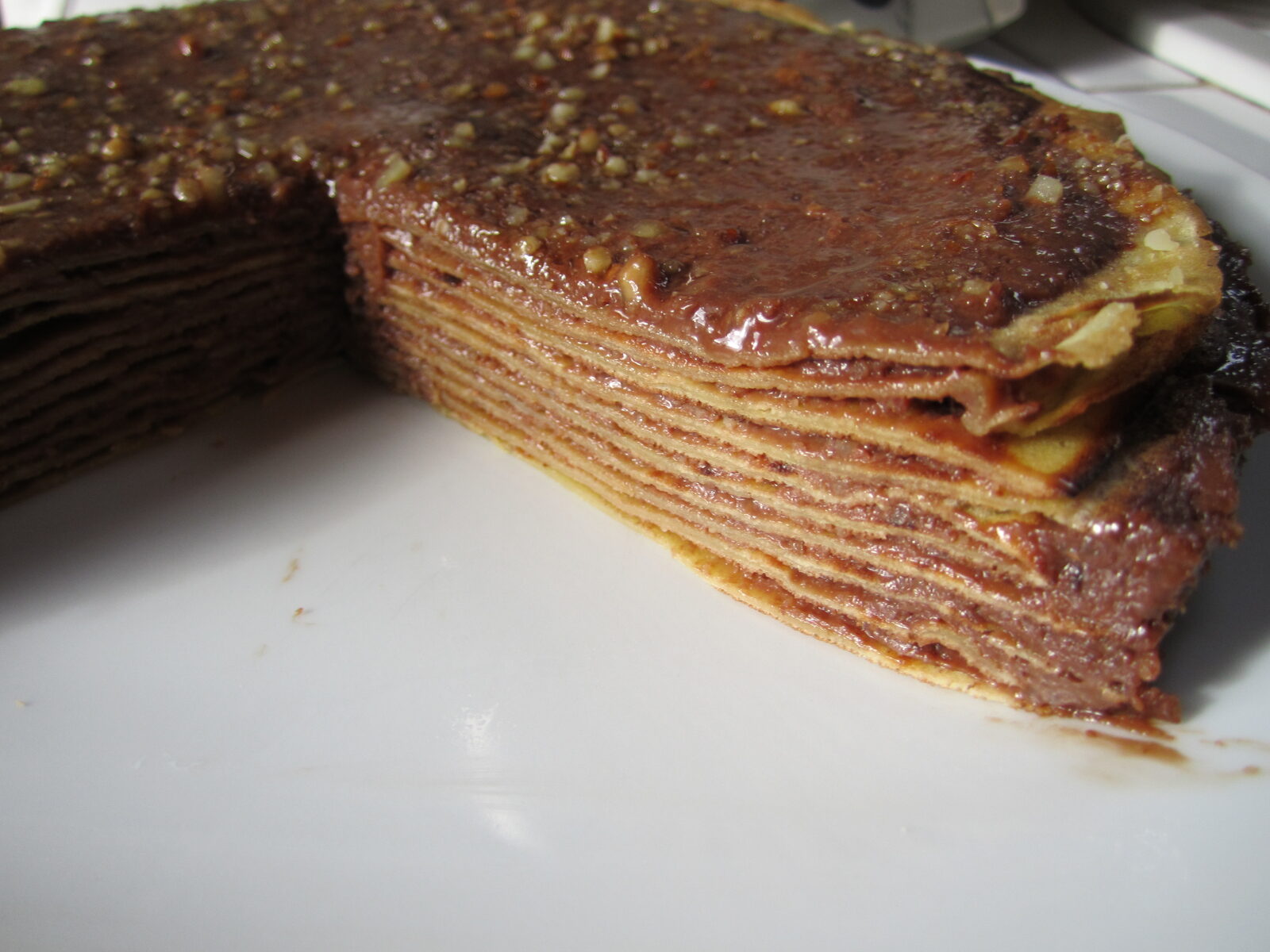 Gâteau de crêpes en millefeuille, à la crème pralinoise