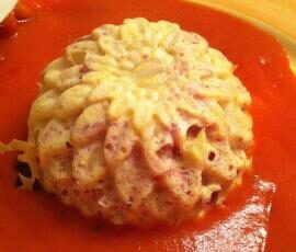 gateau de macaronis au jambon ,sauce tomate