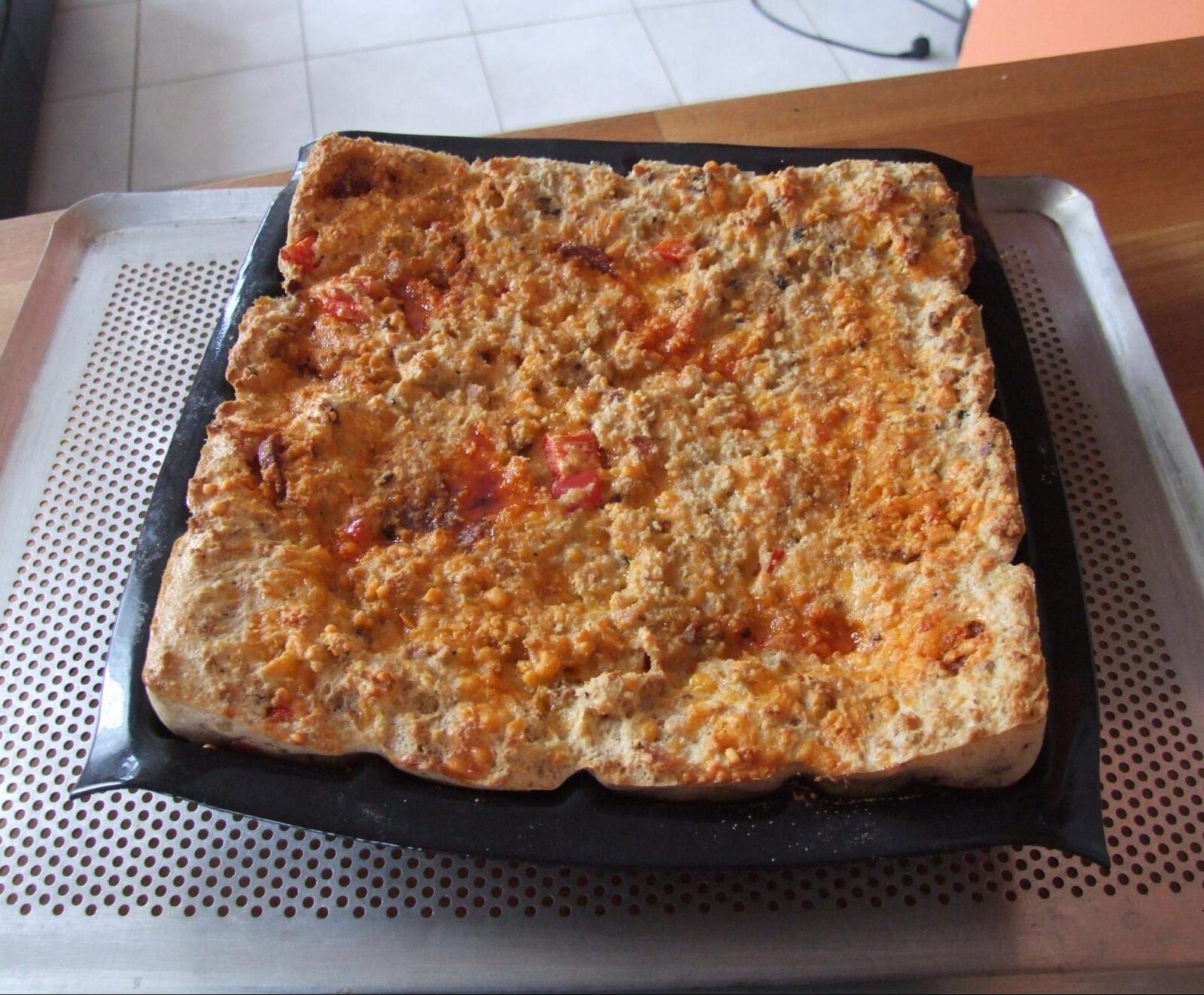 Gâteau de pain perdu salé chorizo/poivron/mimolette