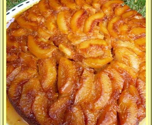 Gâteau renversé aux pêches