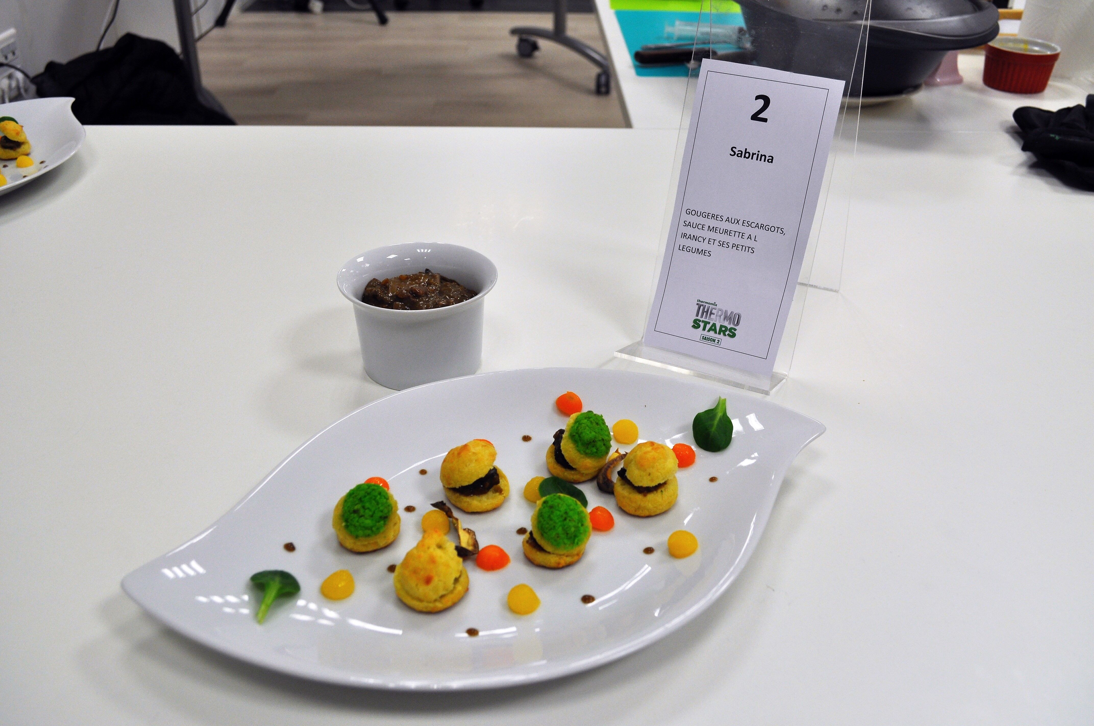 gougères aux escargots sauce meurette a l'Irancy et ses petits legumes.