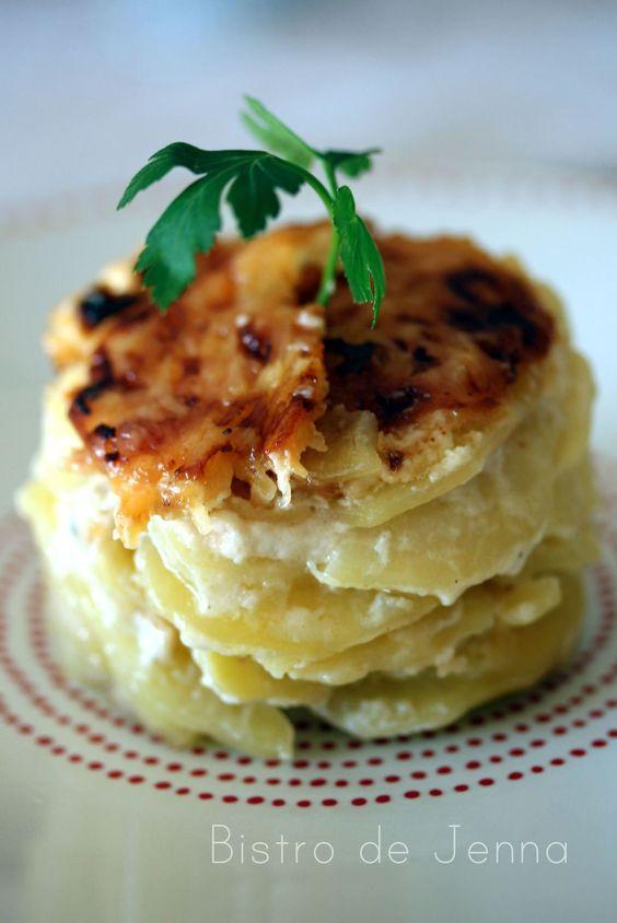 Gratin de pommes de terre, crème à l'ail et gorgonzola