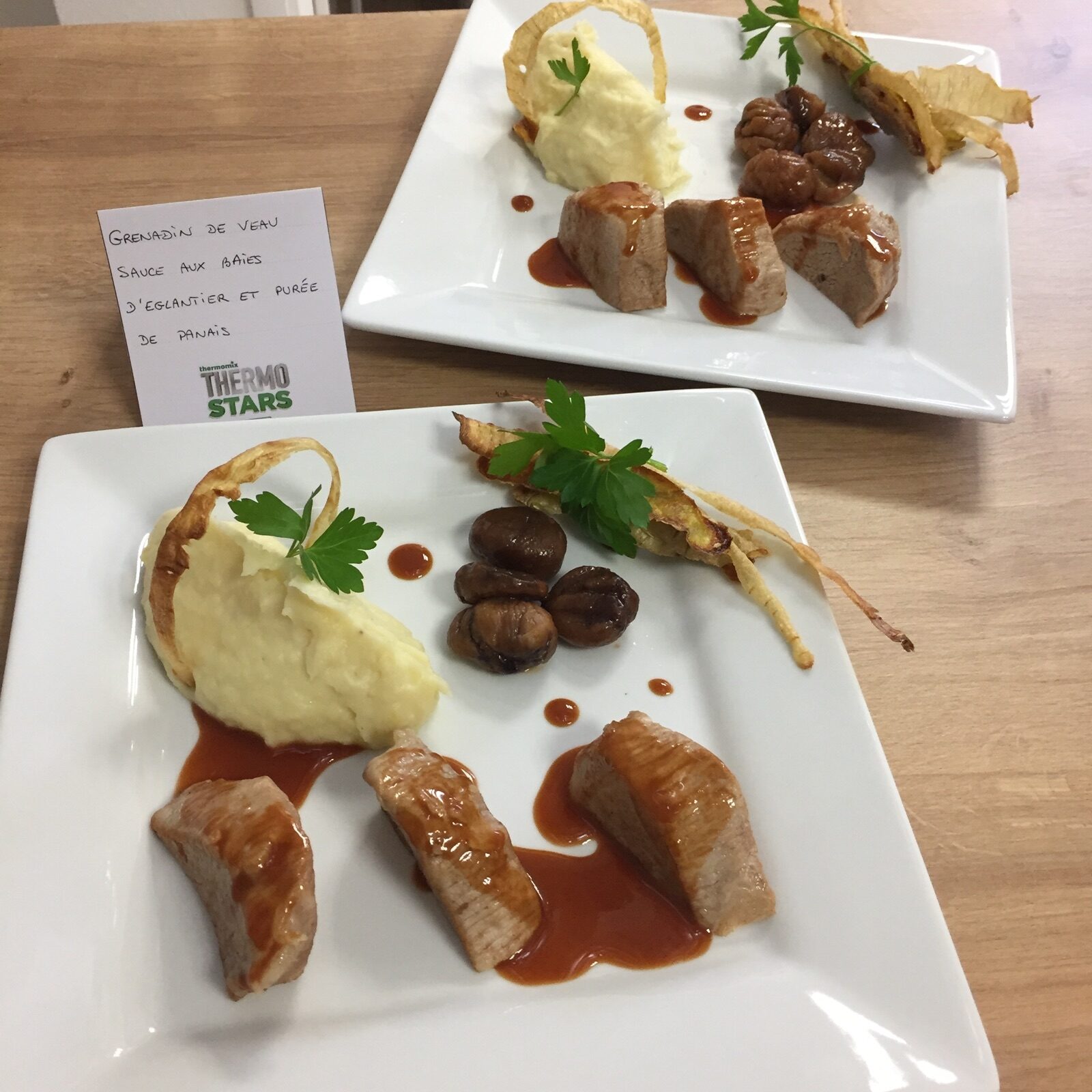 grenadin de veau sauce aux baies d'églantier et purée de panais