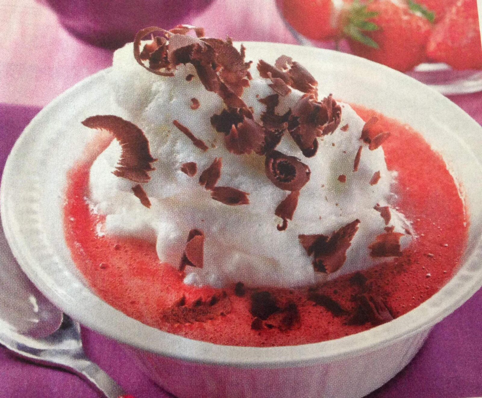 Iles flottantes a la fraise